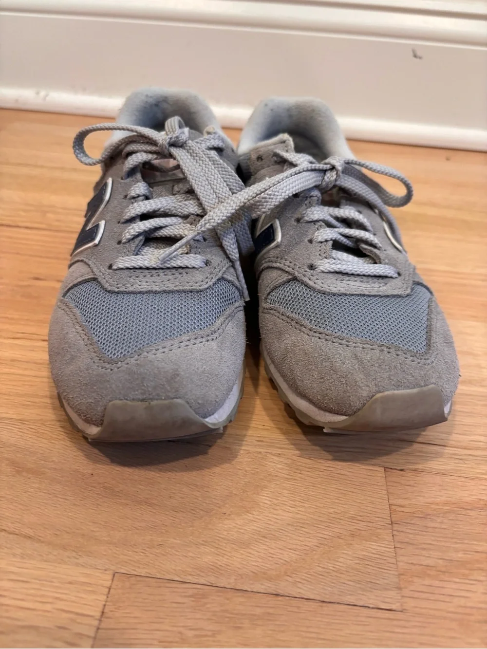 New Balance 996 sneakers in a grey, blue, and pink colorway size 6.5